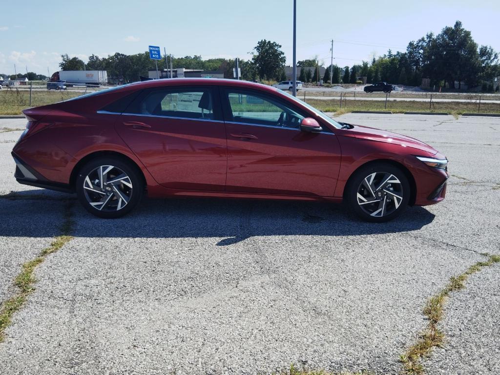 new 2024 Hyundai Elantra car, priced at $27,669