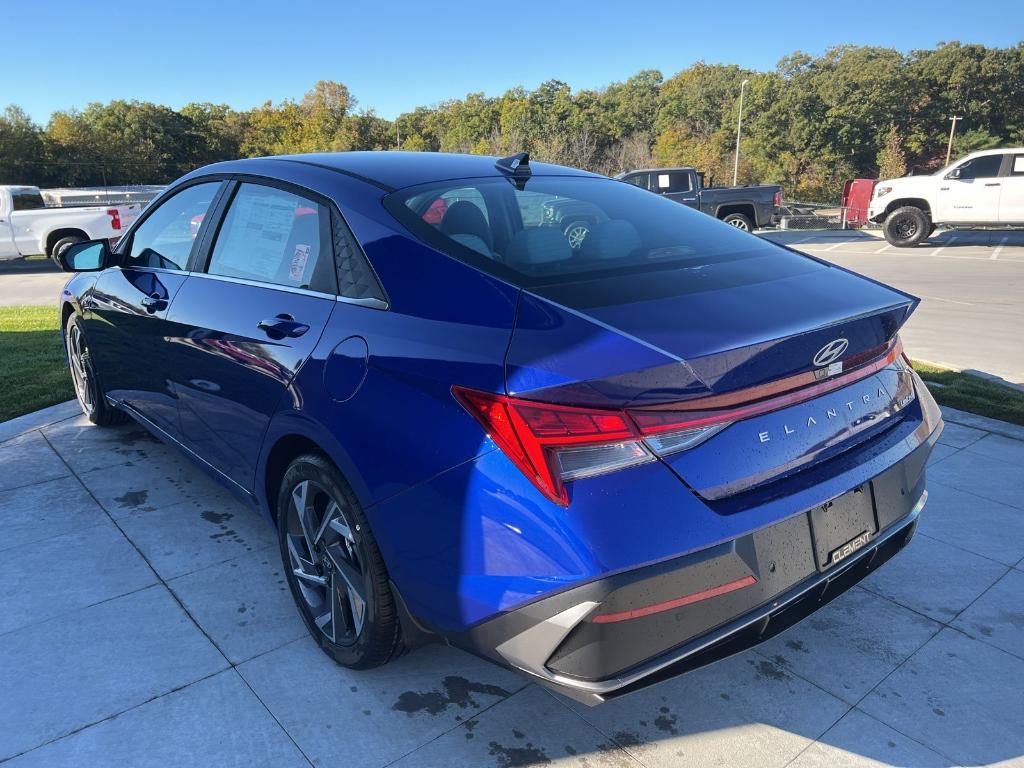 new 2024 Hyundai Elantra car, priced at $27,679