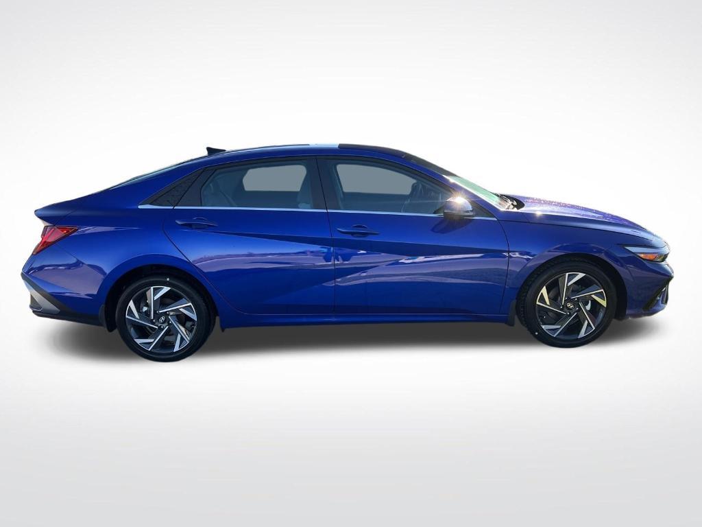 new 2024 Hyundai Elantra car, priced at $27,679