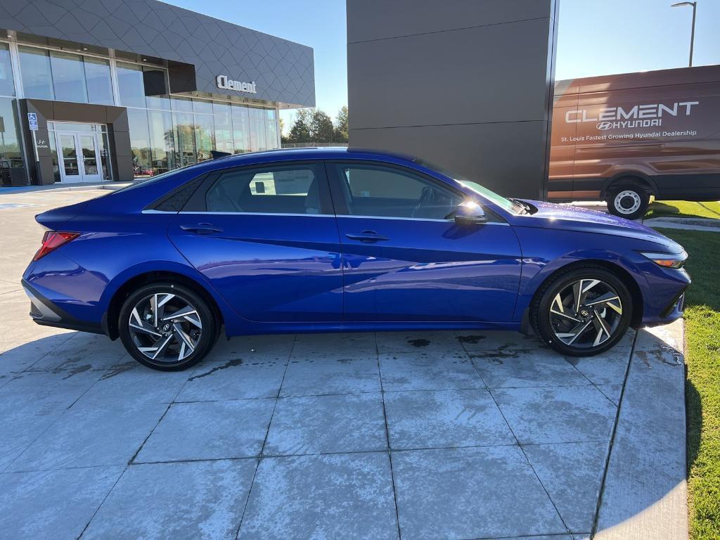 new 2024 Hyundai Elantra car, priced at $27,679