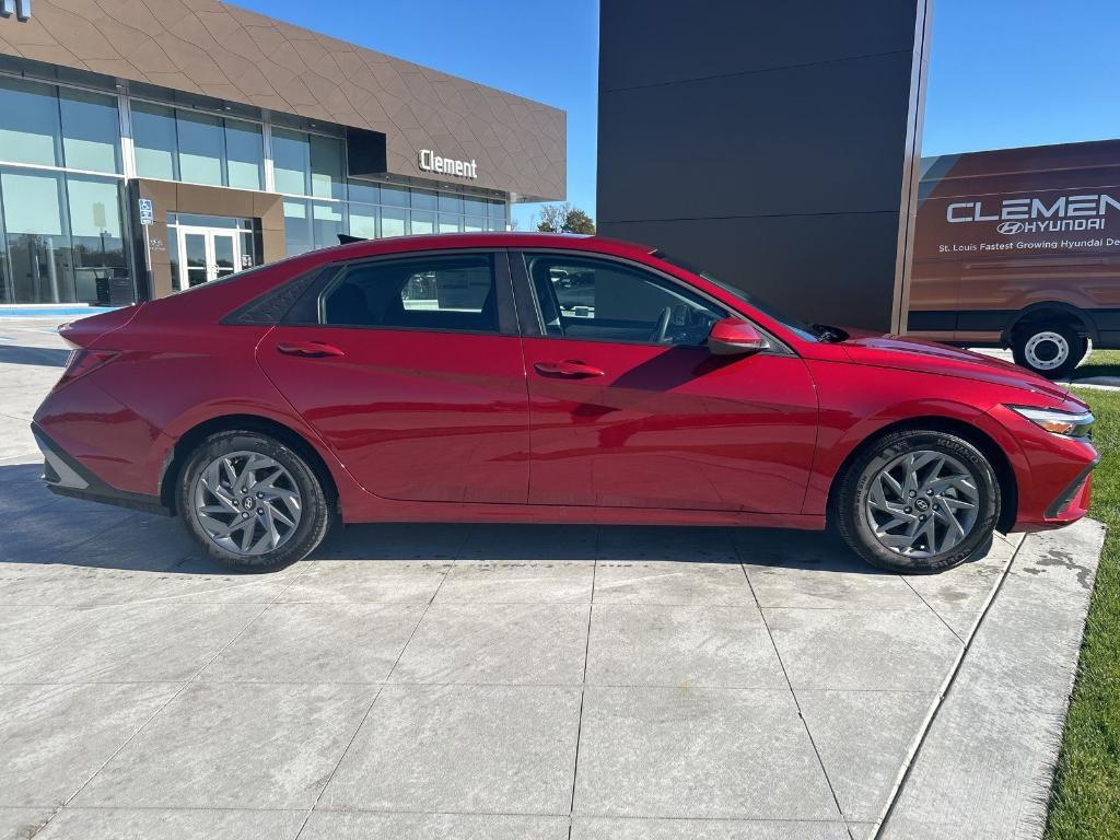 new 2024 Hyundai Elantra car, priced at $24,277