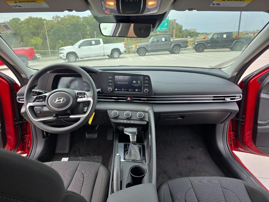 new 2025 Hyundai Elantra car, priced at $21,818