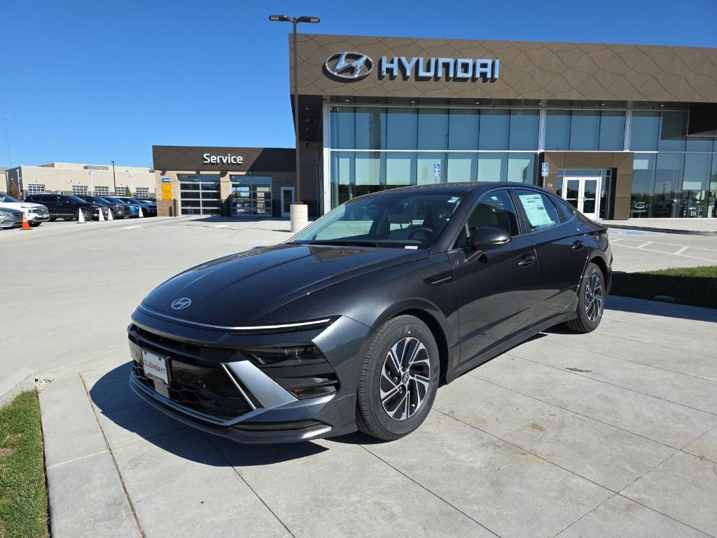 new 2026 Hyundai Sonata Hybrid car, priced at $30,770