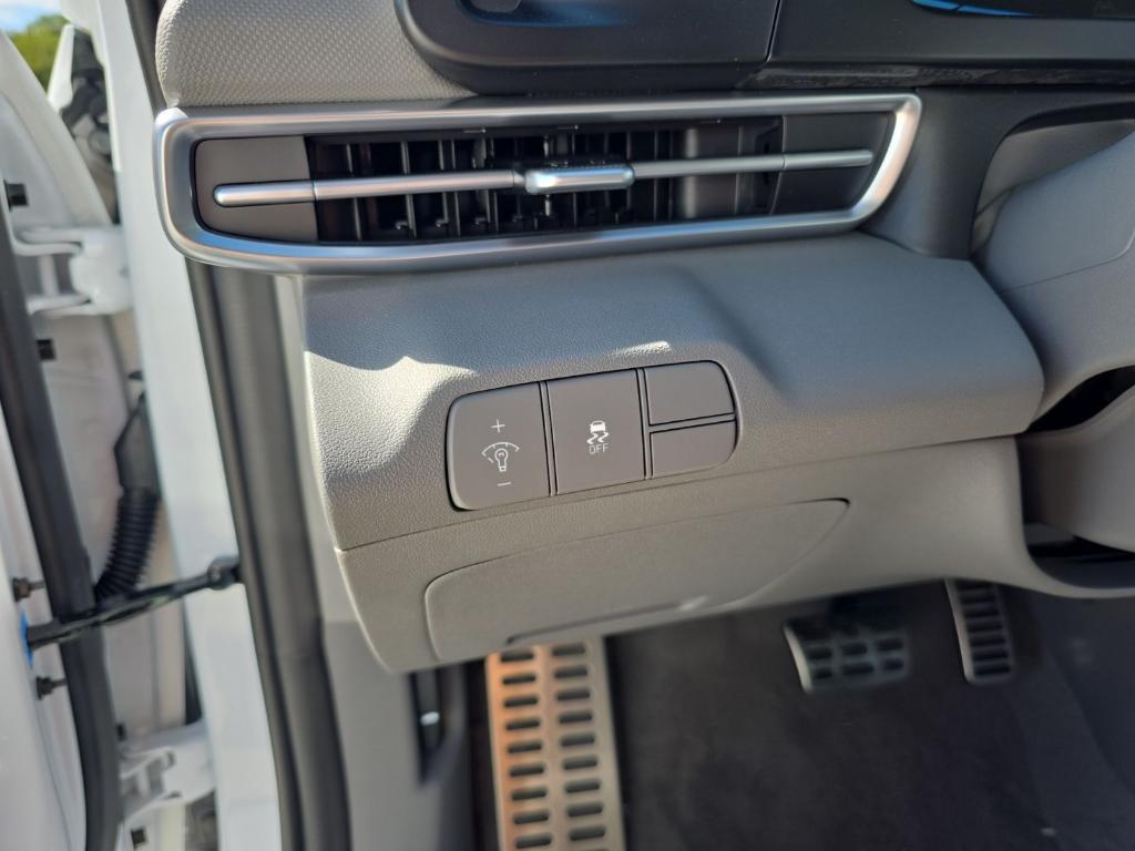 new 2025 Hyundai Elantra car, priced at $21,835