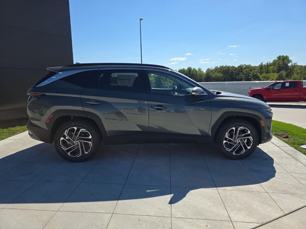 new 2025 Hyundai TUCSON Hybrid car, priced at $35,786