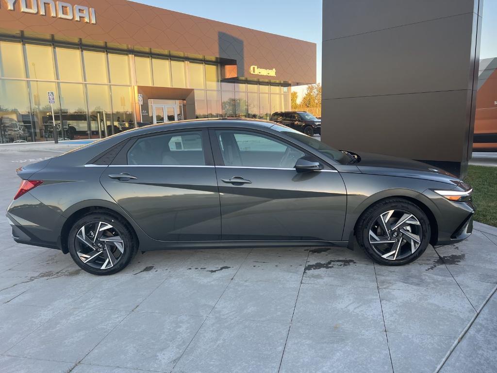 new 2024 Hyundai Elantra car, priced at $25,365
