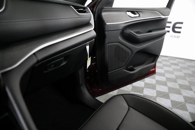 new 2025 Jeep Grand Cherokee L car, priced at $43,803