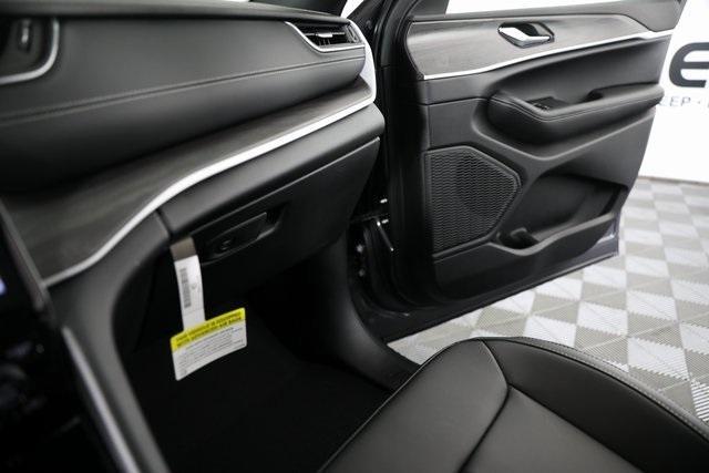 new 2025 Jeep Grand Cherokee car, priced at $45,207