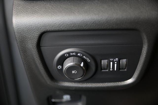 new 2025 Jeep Grand Cherokee car, priced at $45,207