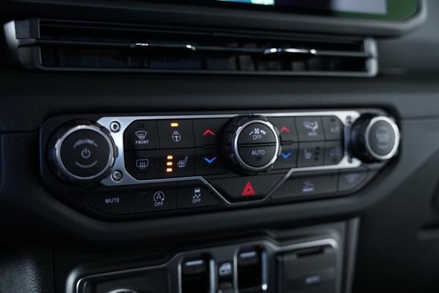 new 2025 Jeep Gladiator car, priced at $42,187