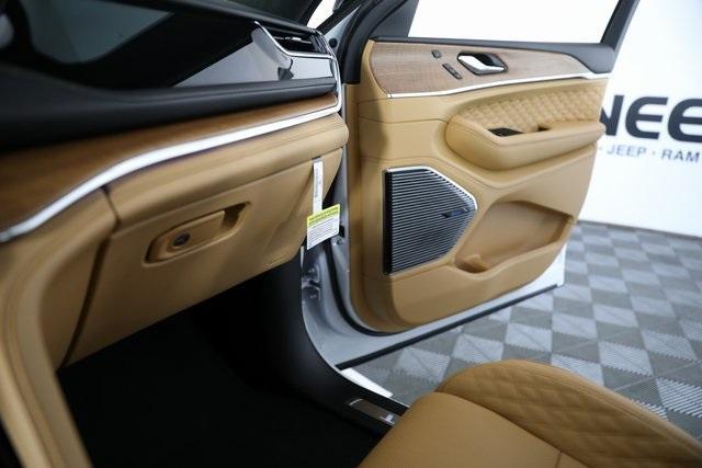 new 2025 Jeep Grand Cherokee car, priced at $59,354