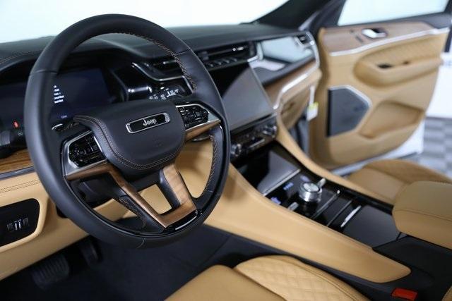 new 2025 Jeep Grand Cherokee car, priced at $59,354