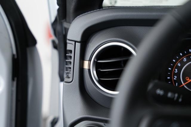 new 2025 Jeep Gladiator car, priced at $41,698