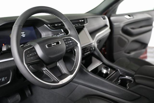 new 2025 Jeep Grand Cherokee car, priced at $41,202