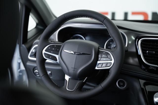 new 2025 Chrysler Pacifica car, priced at $40,395