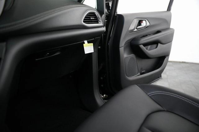 new 2025 Chrysler Pacifica car, priced at $40,145