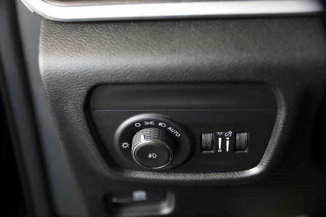 new 2025 Jeep Grand Cherokee car, priced at $46,184