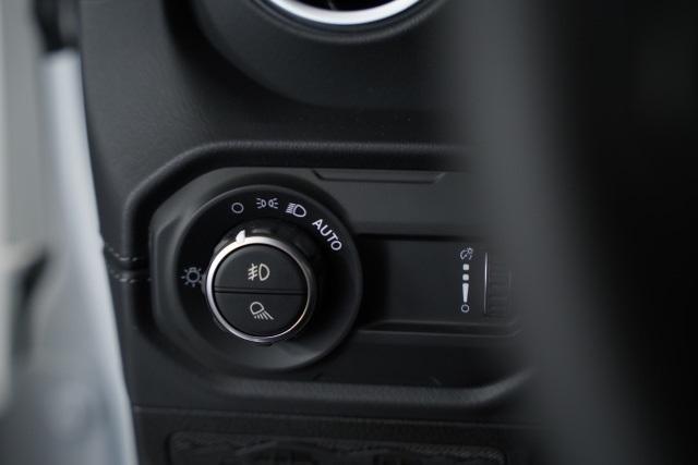 new 2025 Jeep Gladiator car, priced at $41,321