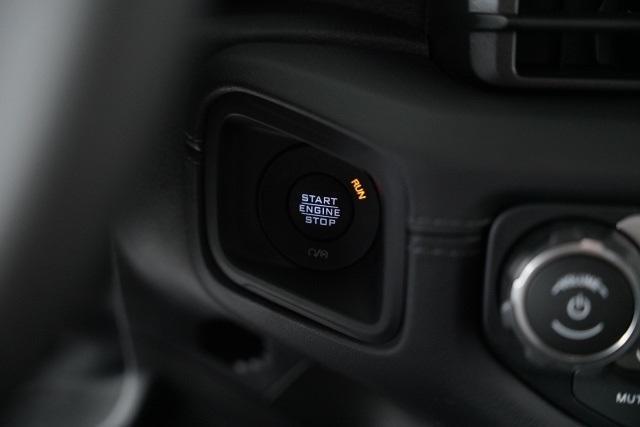 new 2025 Jeep Gladiator car, priced at $41,321