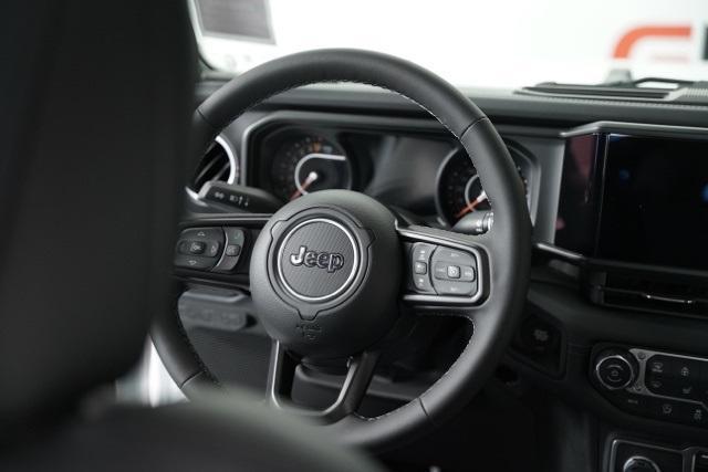 new 2025 Jeep Gladiator car, priced at $41,321