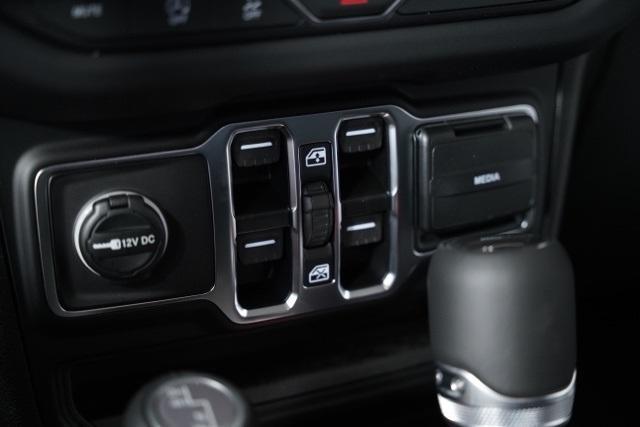 new 2025 Jeep Gladiator car, priced at $48,228