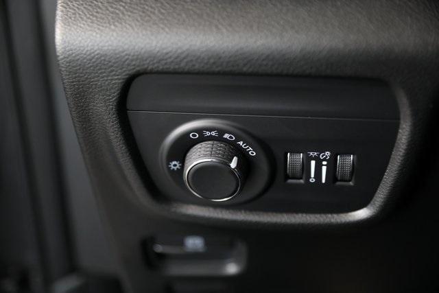 new 2025 Jeep Grand Cherokee car, priced at $41,202