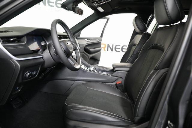 new 2025 Jeep Grand Cherokee car, priced at $41,202