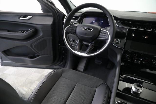 new 2025 Jeep Grand Cherokee car, priced at $41,202