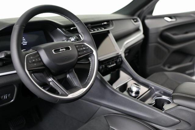 new 2025 Jeep Grand Cherokee car, priced at $41,202