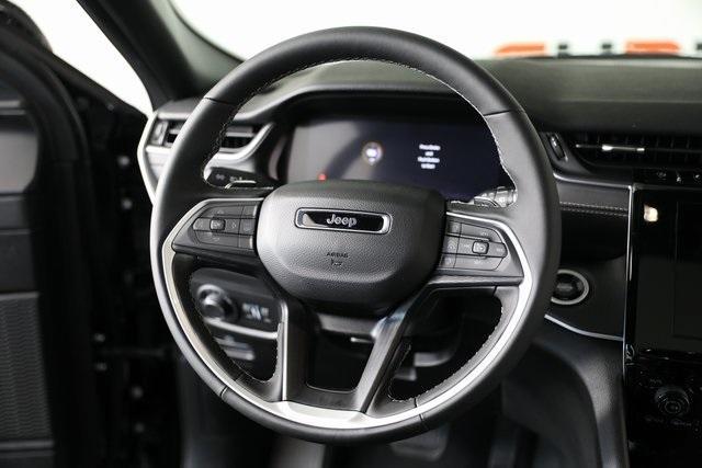 new 2025 Jeep Grand Cherokee car, priced at $41,202