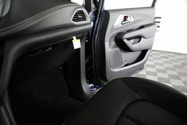 new 2025 Chrysler Pacifica Hybrid car, priced at $43,692