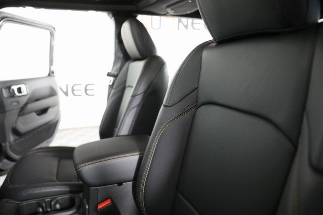new 2025 Jeep Gladiator car, priced at $47,978