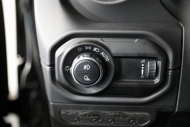new 2025 Jeep Gladiator car, priced at $47,978