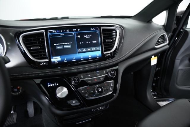 new 2025 Chrysler Pacifica car, priced at $40,895