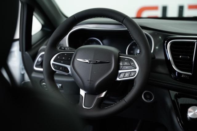 new 2026 Chrysler Pacifica car, priced at $39,069