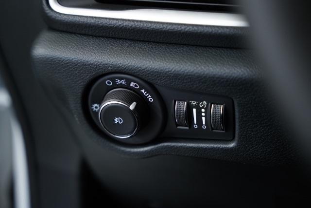 new 2026 Chrysler Pacifica car, priced at $39,069