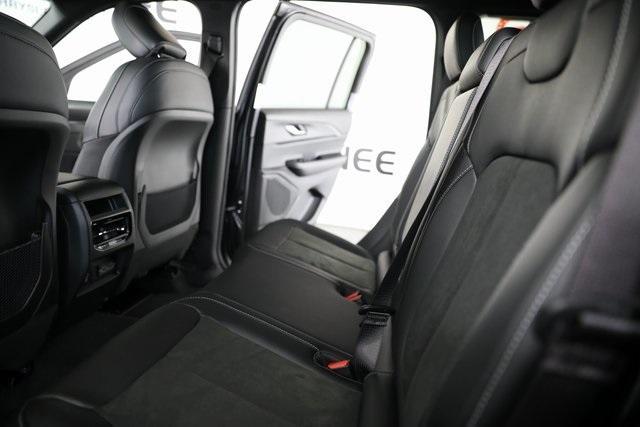 new 2025 Jeep Grand Cherokee car, priced at $40,452