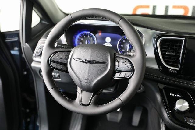 new 2025 Chrysler Pacifica car, priced at $45,002