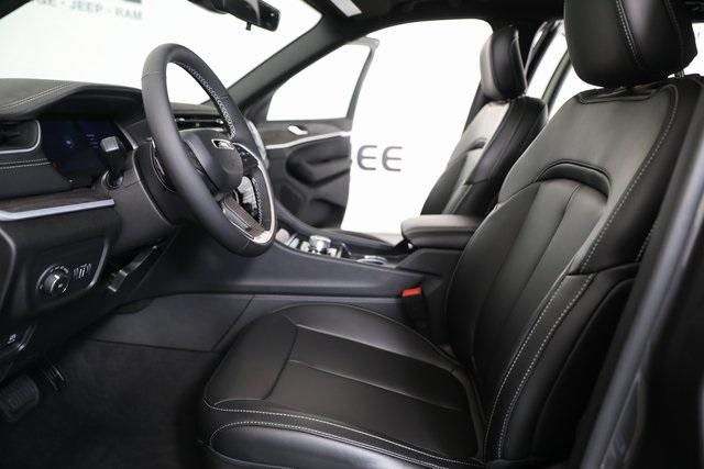 new 2025 Jeep Grand Cherokee car, priced at $45,684