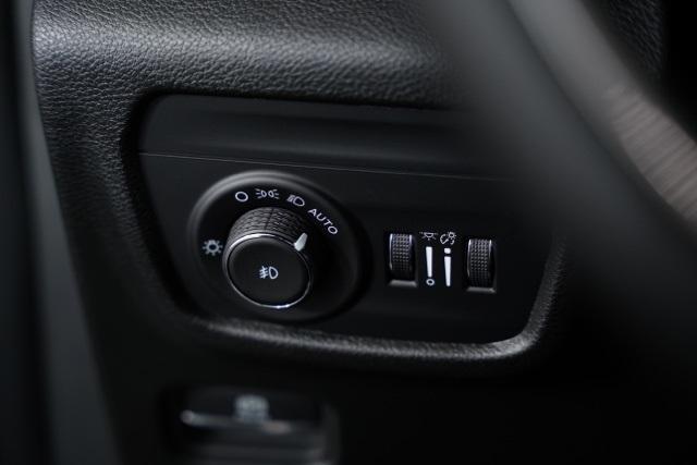 new 2025 Jeep Grand Cherokee car, priced at $45,934