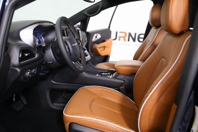 new 2025 Chrysler Pacifica Hybrid car, priced at $45,045