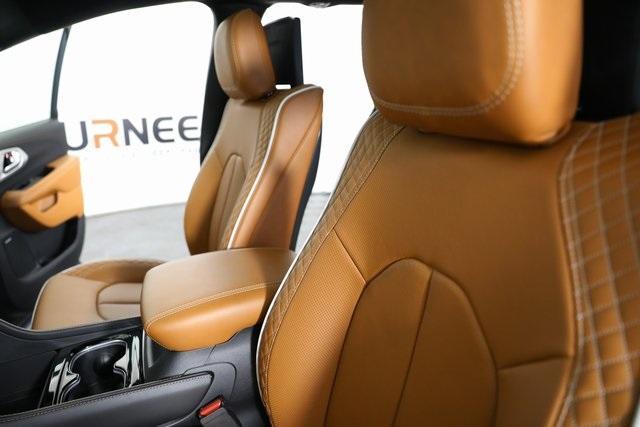 new 2025 Chrysler Pacifica Hybrid car, priced at $45,045