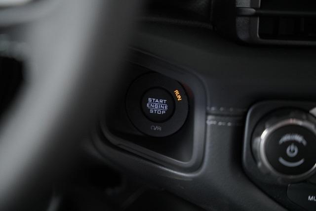 new 2025 Jeep Gladiator car, priced at $41,839