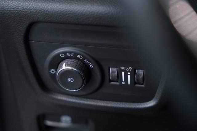 used 2022 Jeep Grand Cherokee car, priced at $34,299