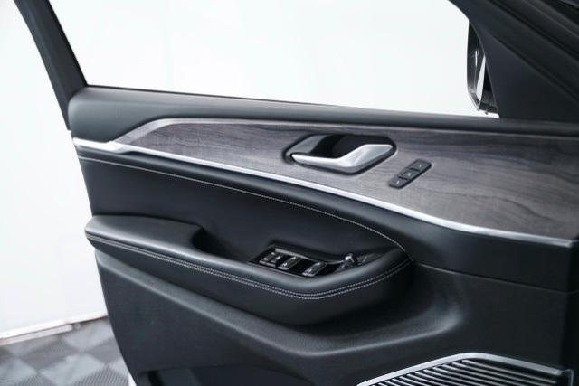 used 2022 Jeep Grand Cherokee car, priced at $34,299