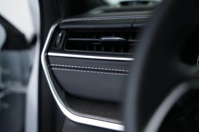 used 2022 Jeep Grand Cherokee car, priced at $34,299