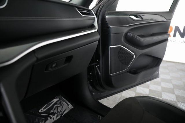 used 2022 Jeep Grand Cherokee car, priced at $24,699