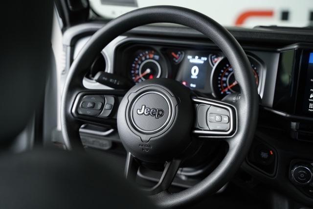 new 2025 Jeep Gladiator car, priced at $39,527