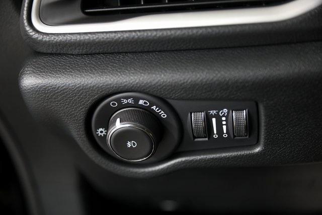 new 2026 Chrysler Pacifica car, priced at $39,014