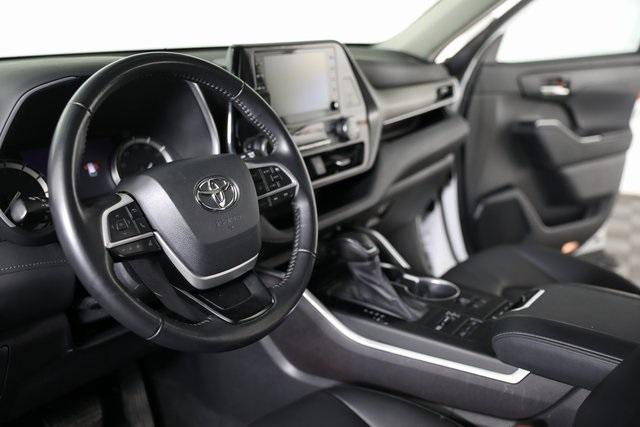 used 2022 Toyota Highlander car, priced at $31,615